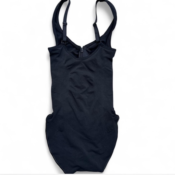 SKIMS *NWOB Seamless Sculpt Zip Front Bodysuit | Onyx - Picture 7 of 10